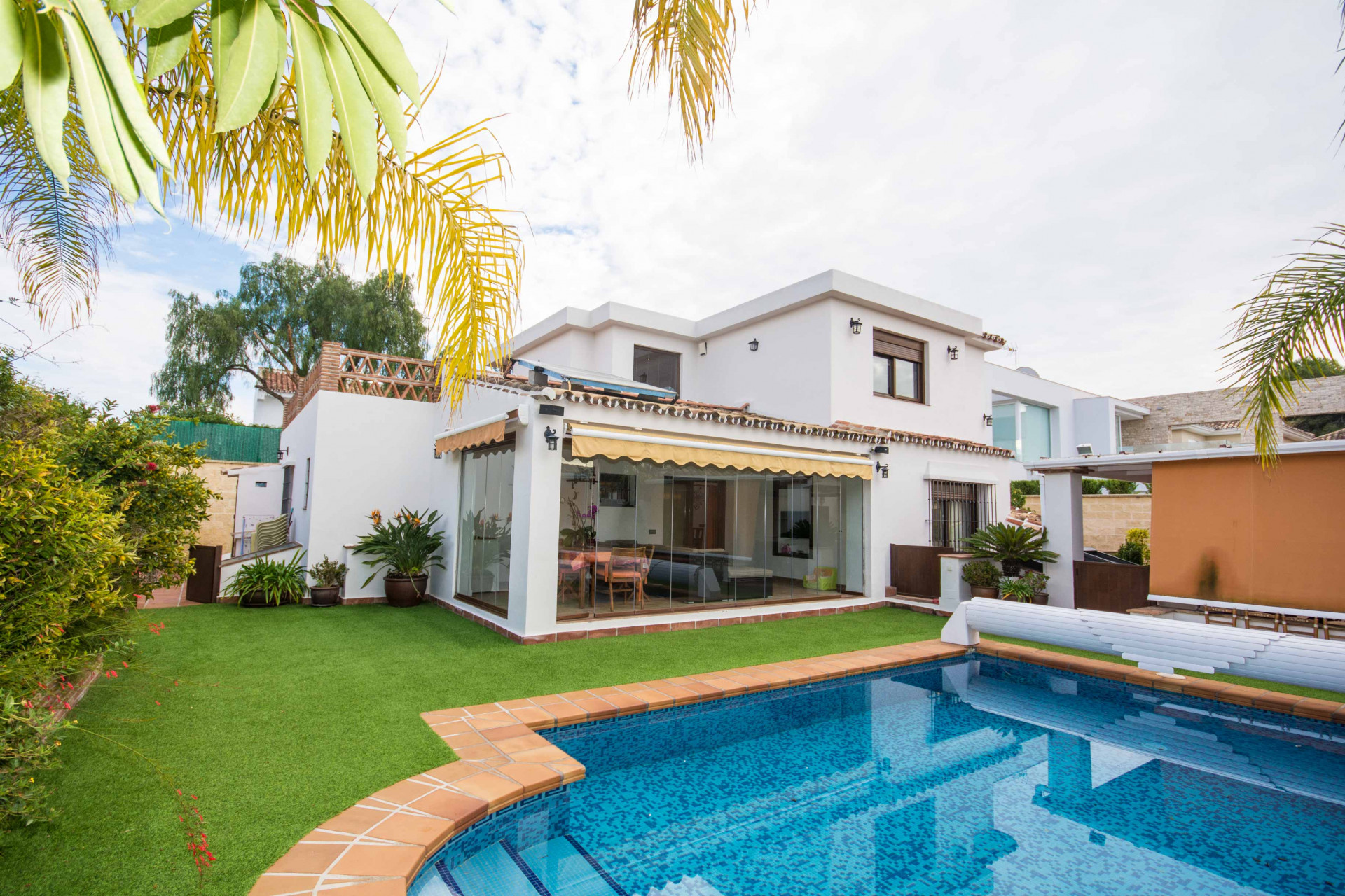 Charming villa for sale in Las Chapas Playa – Marbella East