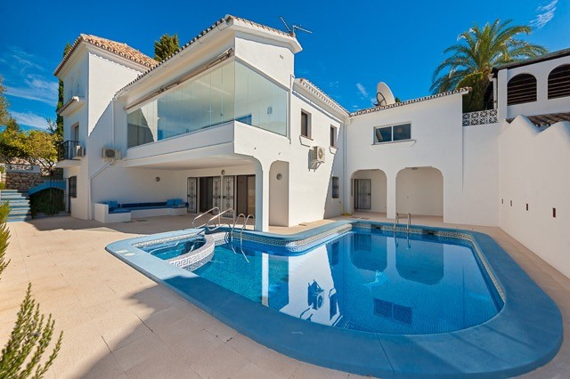 Villa in El Paraiso Alto for sale