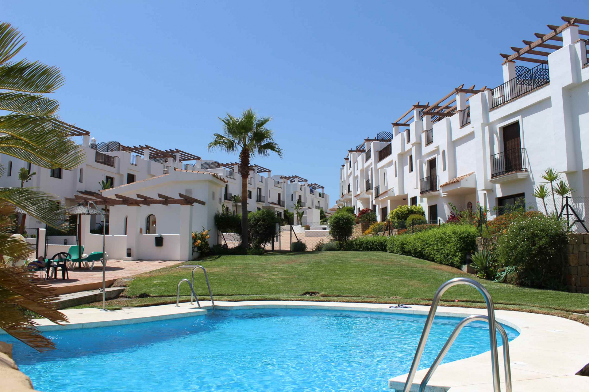 Nieuwe appartementen eerste lijn golf te koop in La Alcaidesa aan de westkant van Estepona