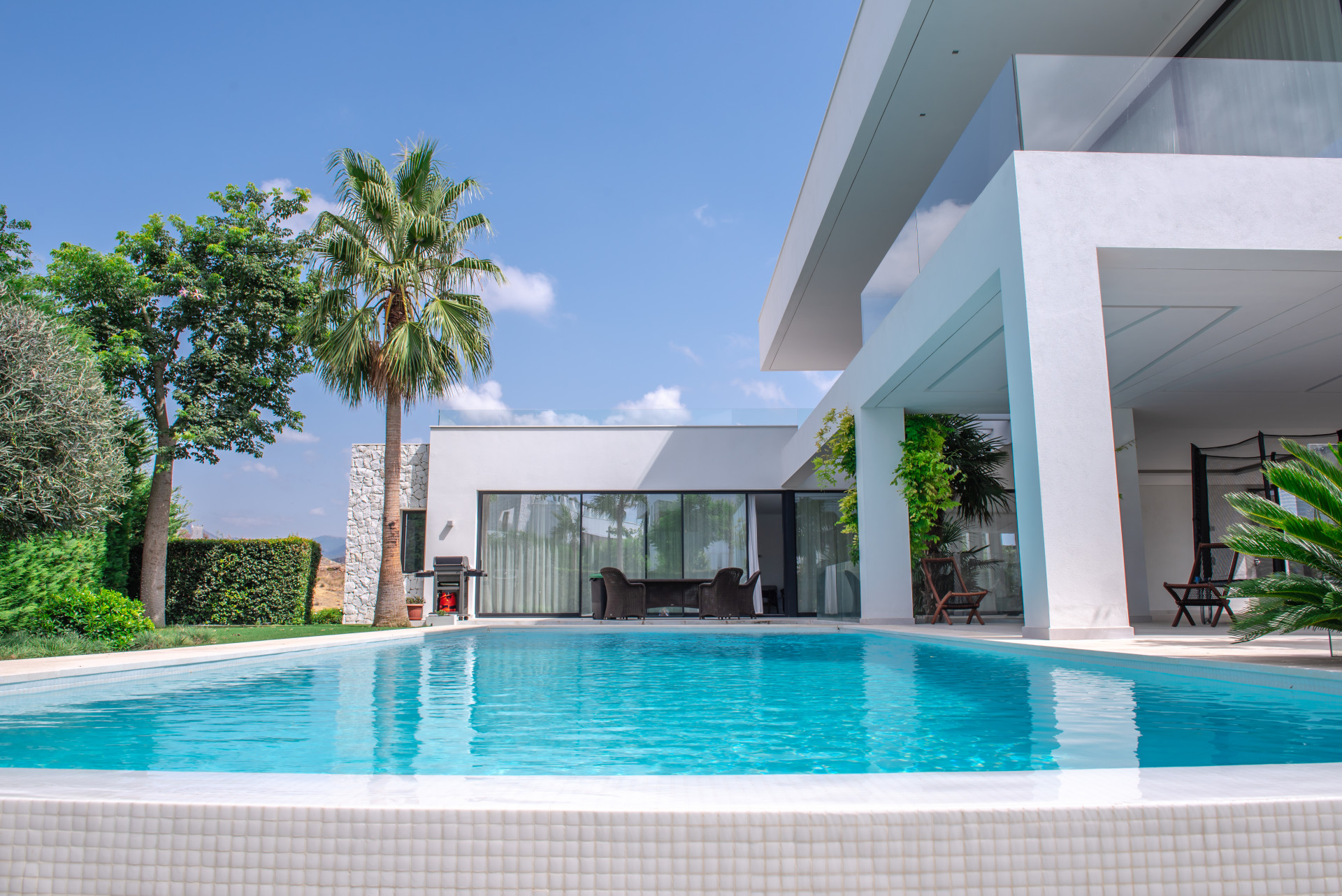 Modern villas for sale in La Alqueria – Benahavis