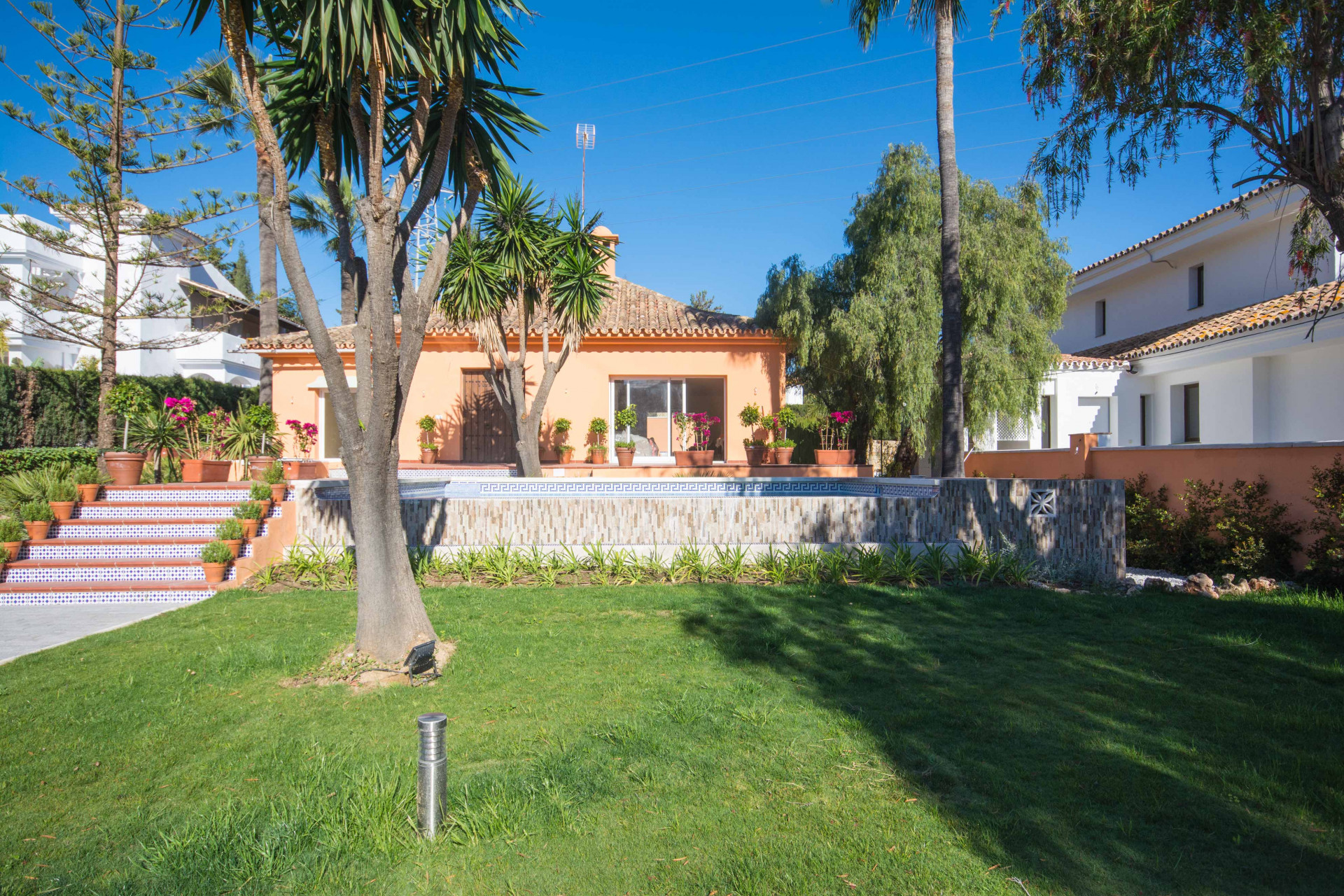 Fully renovated Andalucian style villa for sale in Nueva Andalucia