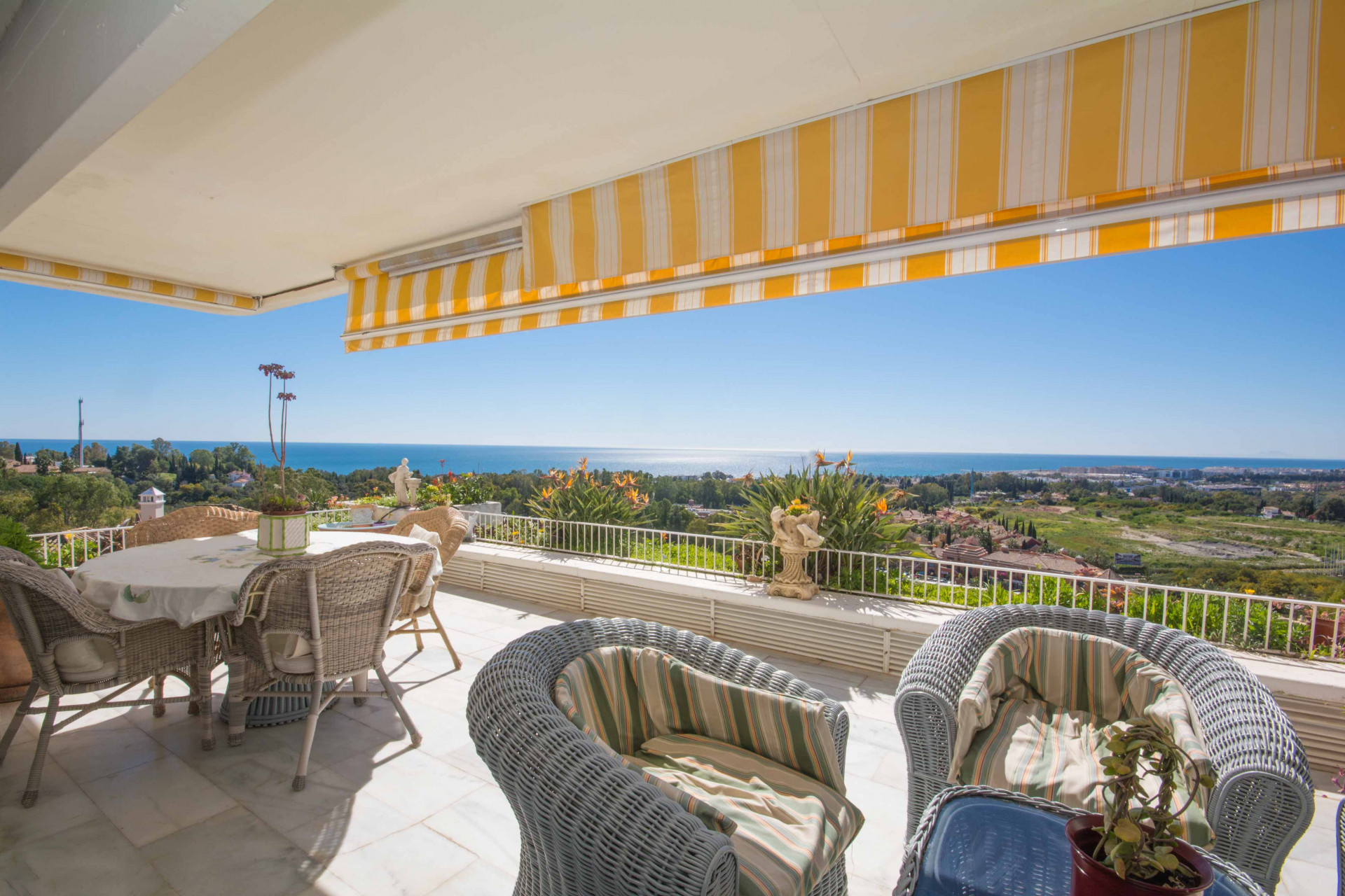 Magnificent penthouse for sale on the Golden Mile Marbella