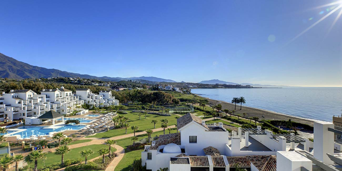 New exclusive apartments on the beach of West Estepona