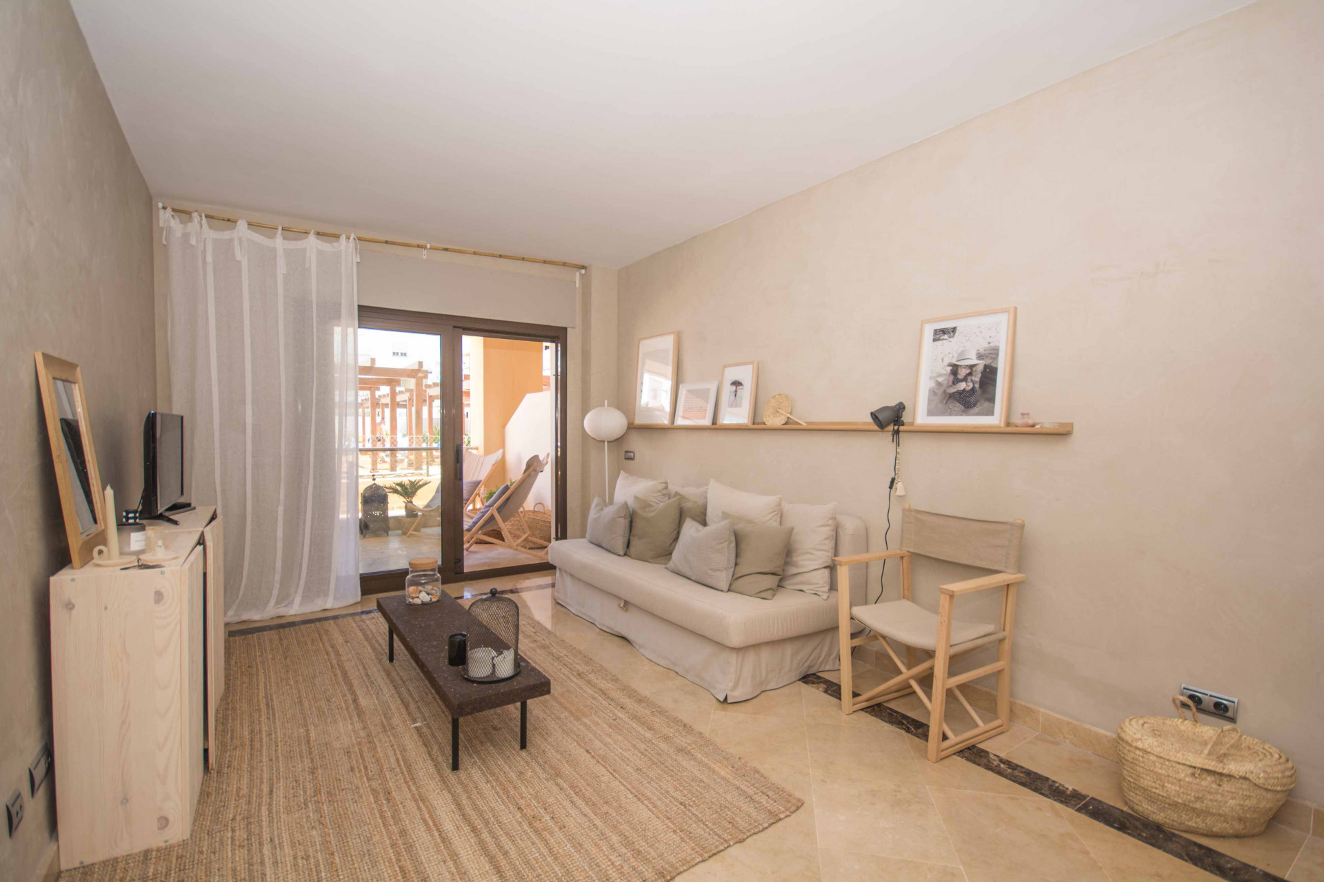 Beautiful front line beach apartment in Manilva for rent
