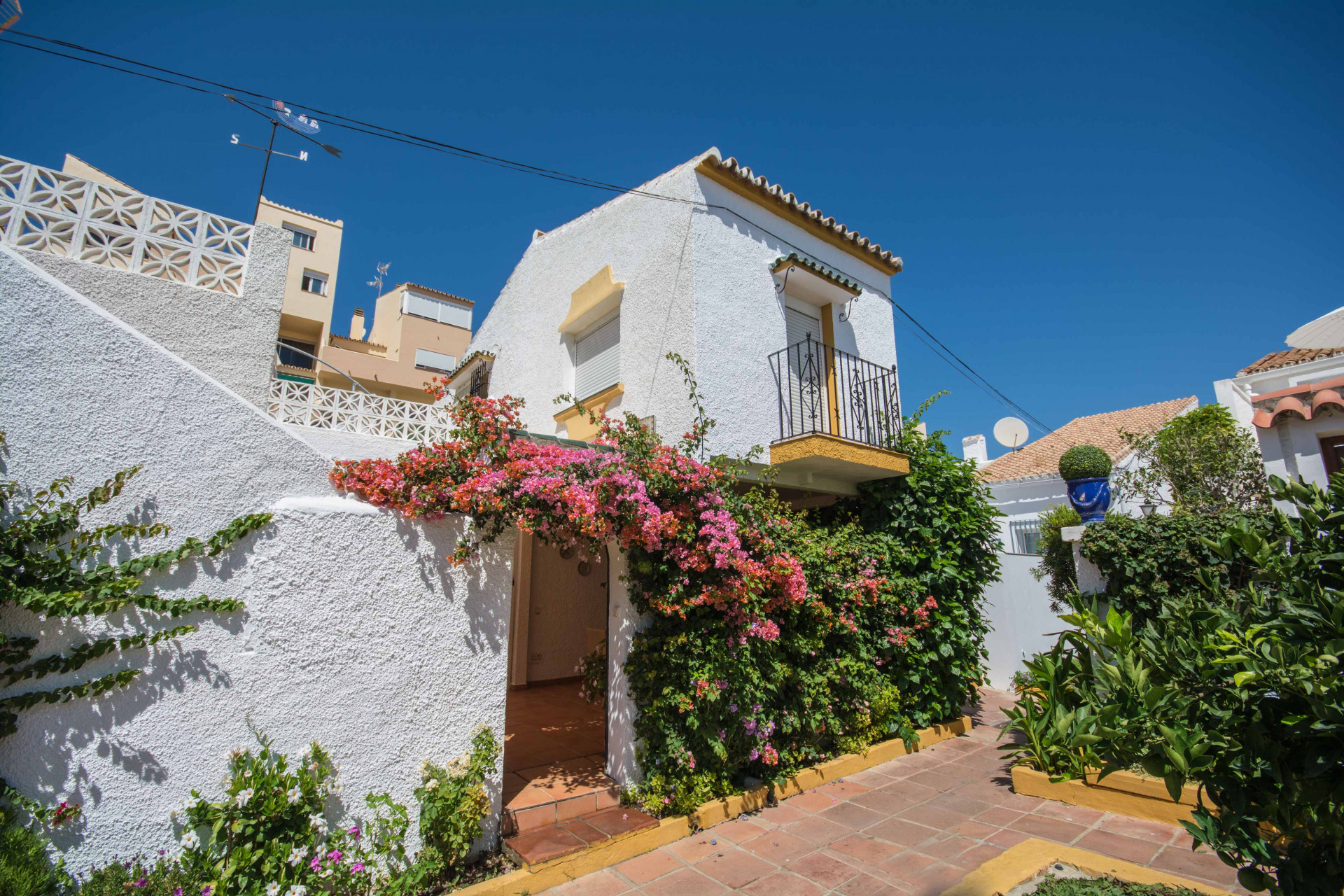 Lovely townhouse for sale on the New Golden Mile in Estepona