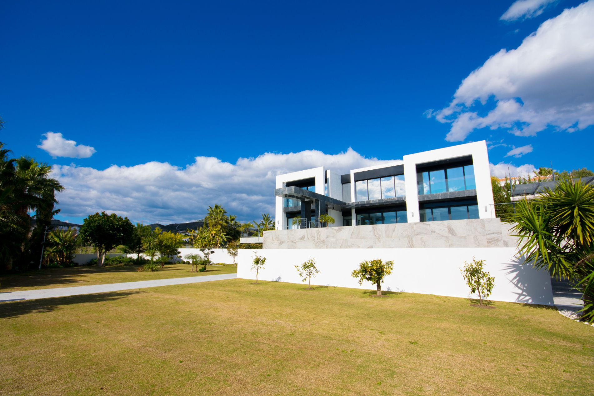 Impressive Modern Contemporary villa for sale in La Alqueria Benahavis
