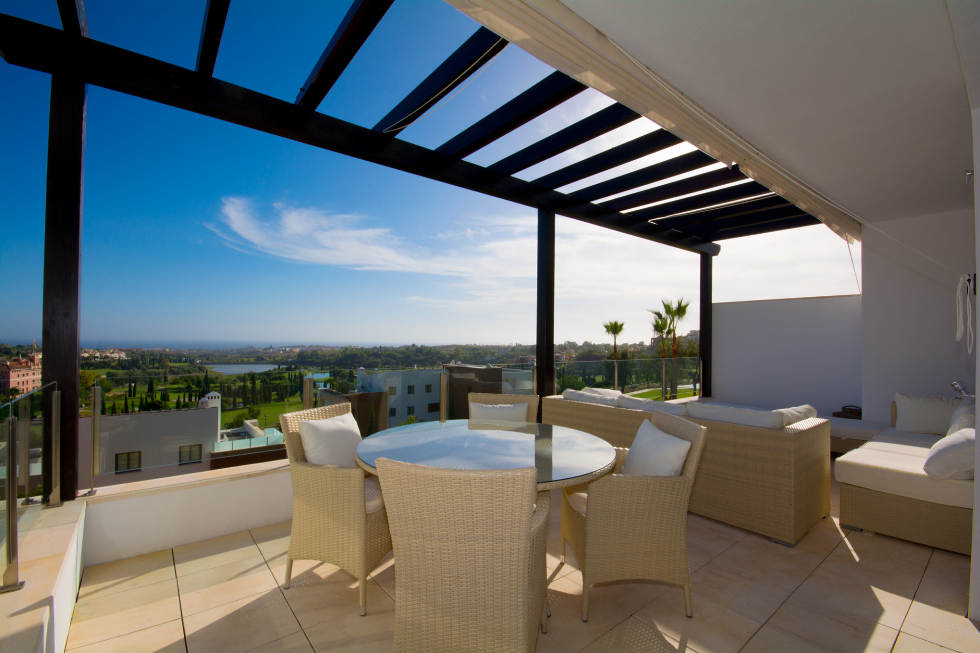 Modern style first line golf apartment in Los Flamingos Benahavis for sale