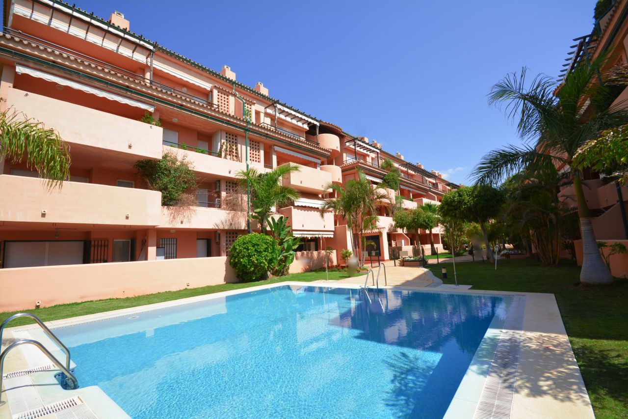 Beach apartment for sale in Las Chapas Marbella