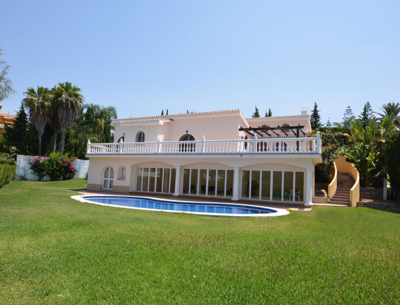 Villa for sale in El Rosario Marbella East
