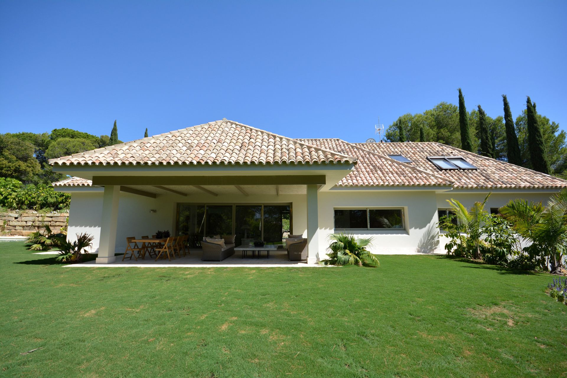 Front line golf villa for sale in Rio Real - East Marbella