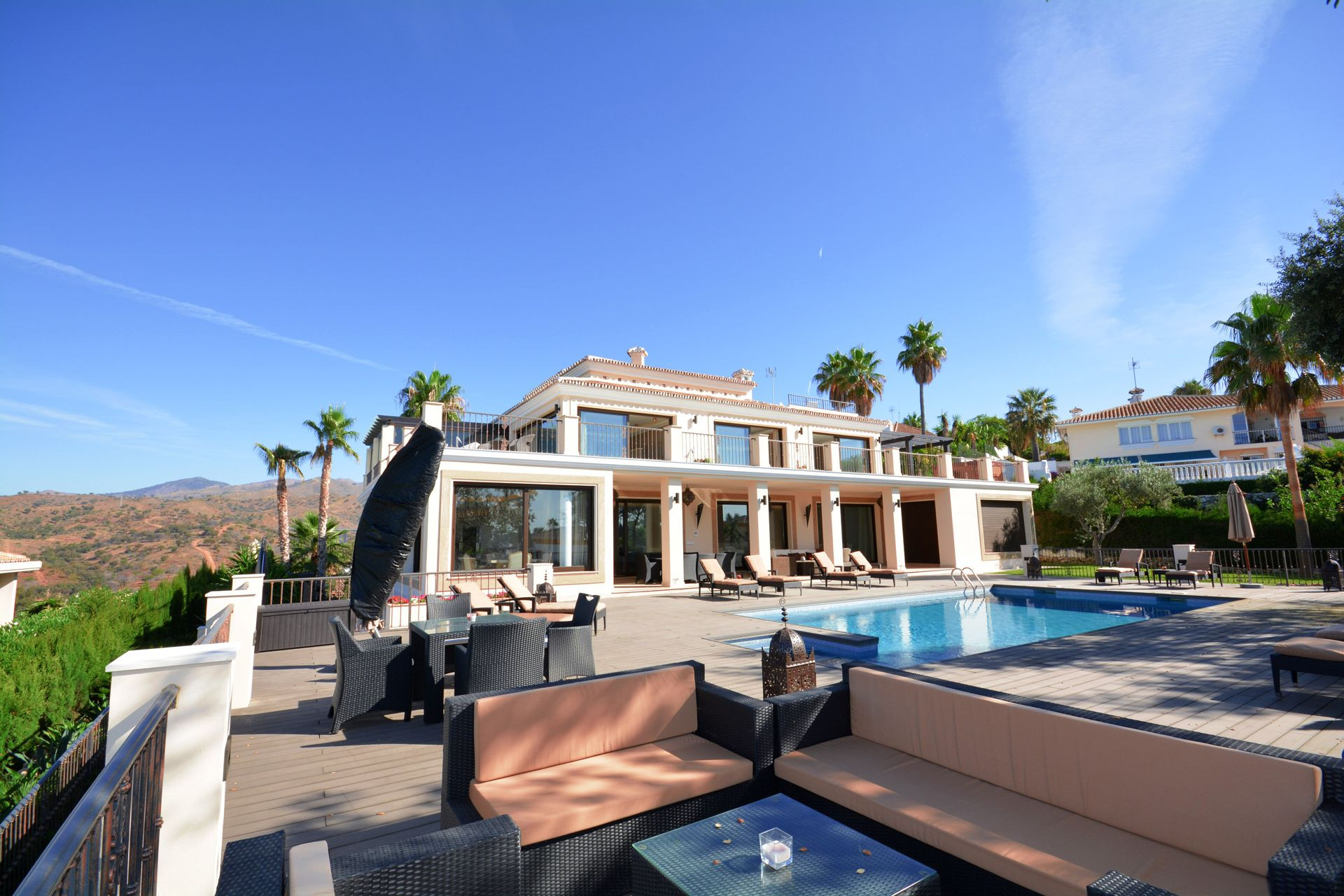 Exclusive villa for sale in Elviria - Marbella East