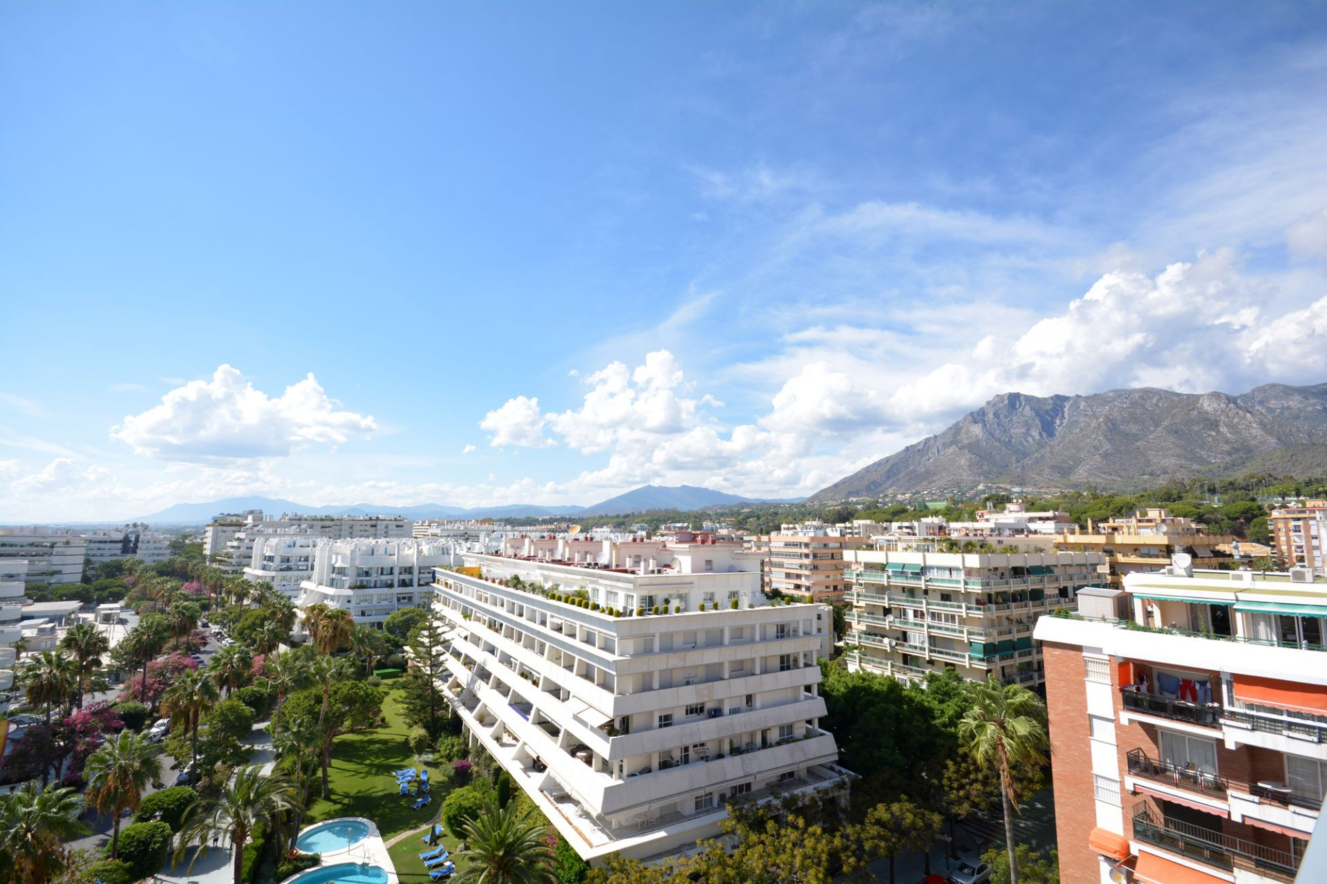 Spacious penthouse for sale in Marbella center