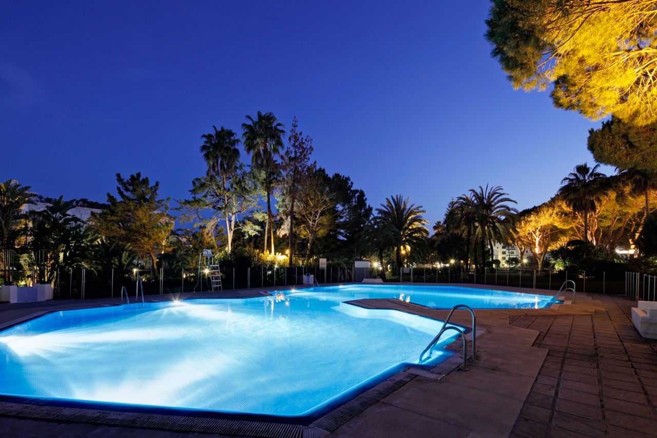 Beachside apartment to buy in Puerto Banus – Marbella