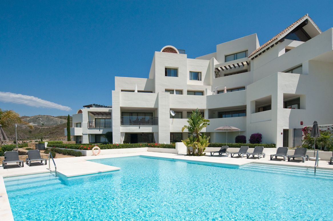 For sale, a modern apartment in a Golf Resort on the New Golden Mile