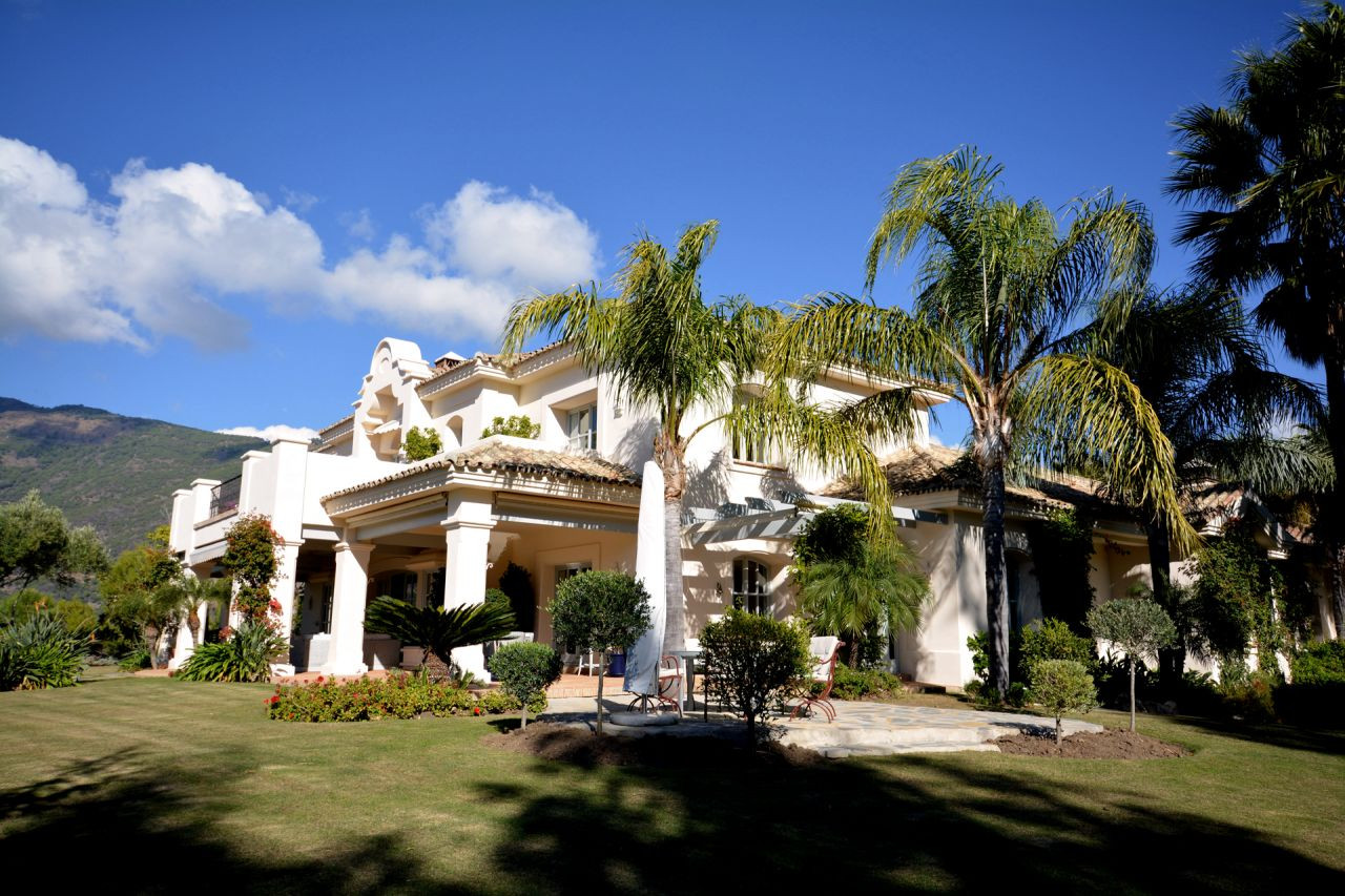 Colonial villa for sale in La Zagaleta - Benahavis