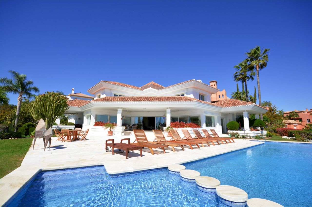 Andalusian villa for sale in  Nueva Andalucía - Marbella