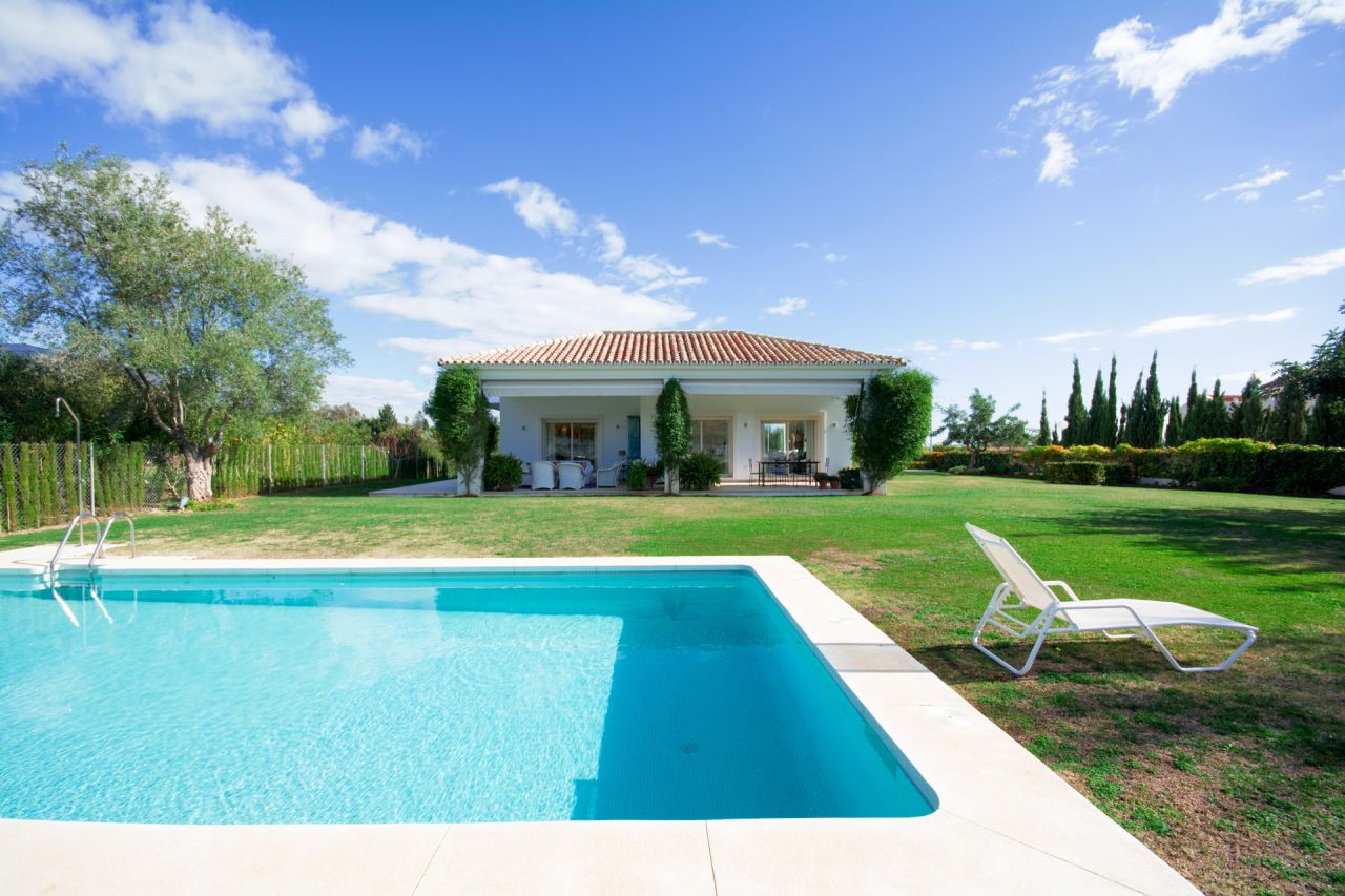 Moderne Andalusische villa te koop op de Golden Mile in Marbella