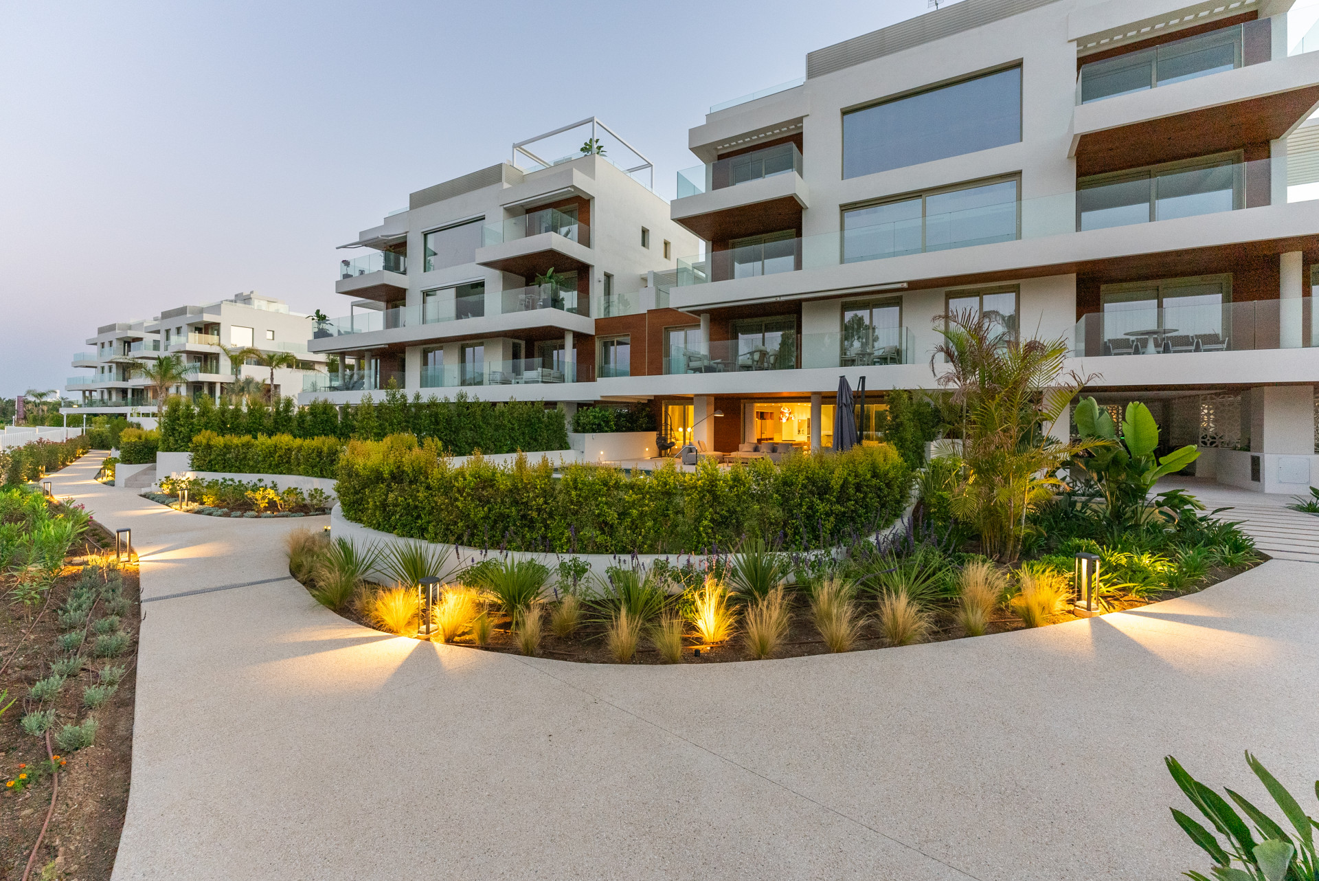 Modern luxe gelijkvloers appartement te koop op de Golden Mile – Marbella