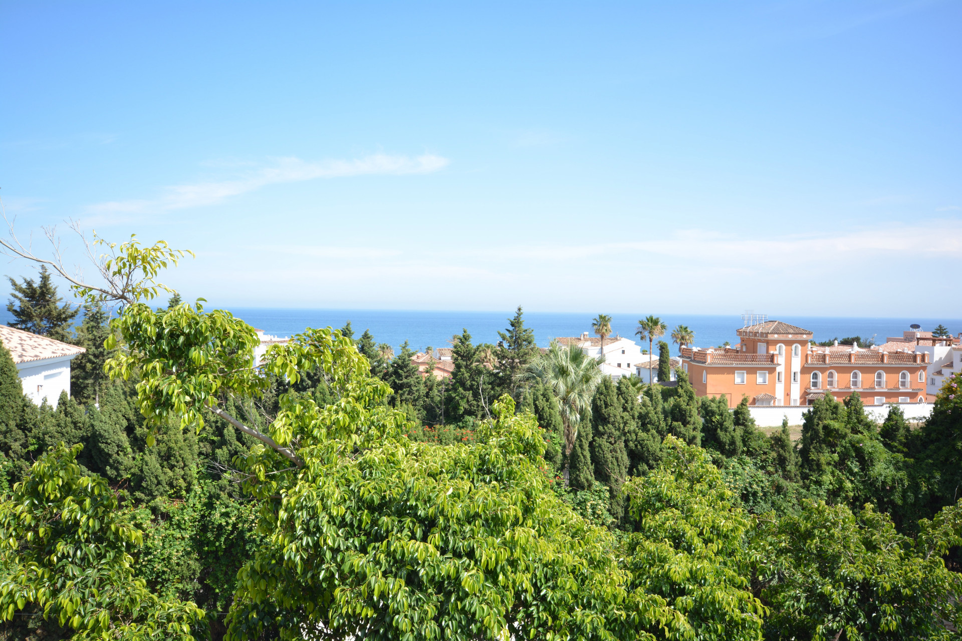 Detached villa to reform in a highly desired area in Estepona West - Perfect investment