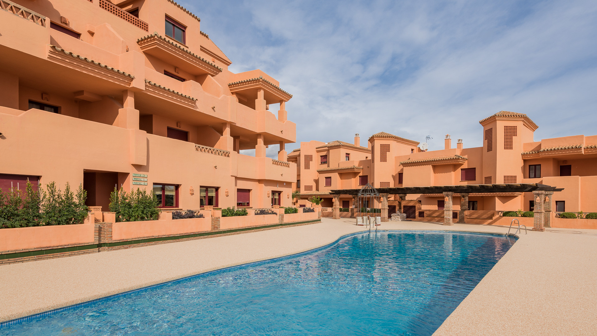 Modern Andalusian style apartments and penthouses for sale in El Paraiso Alto – Estepona