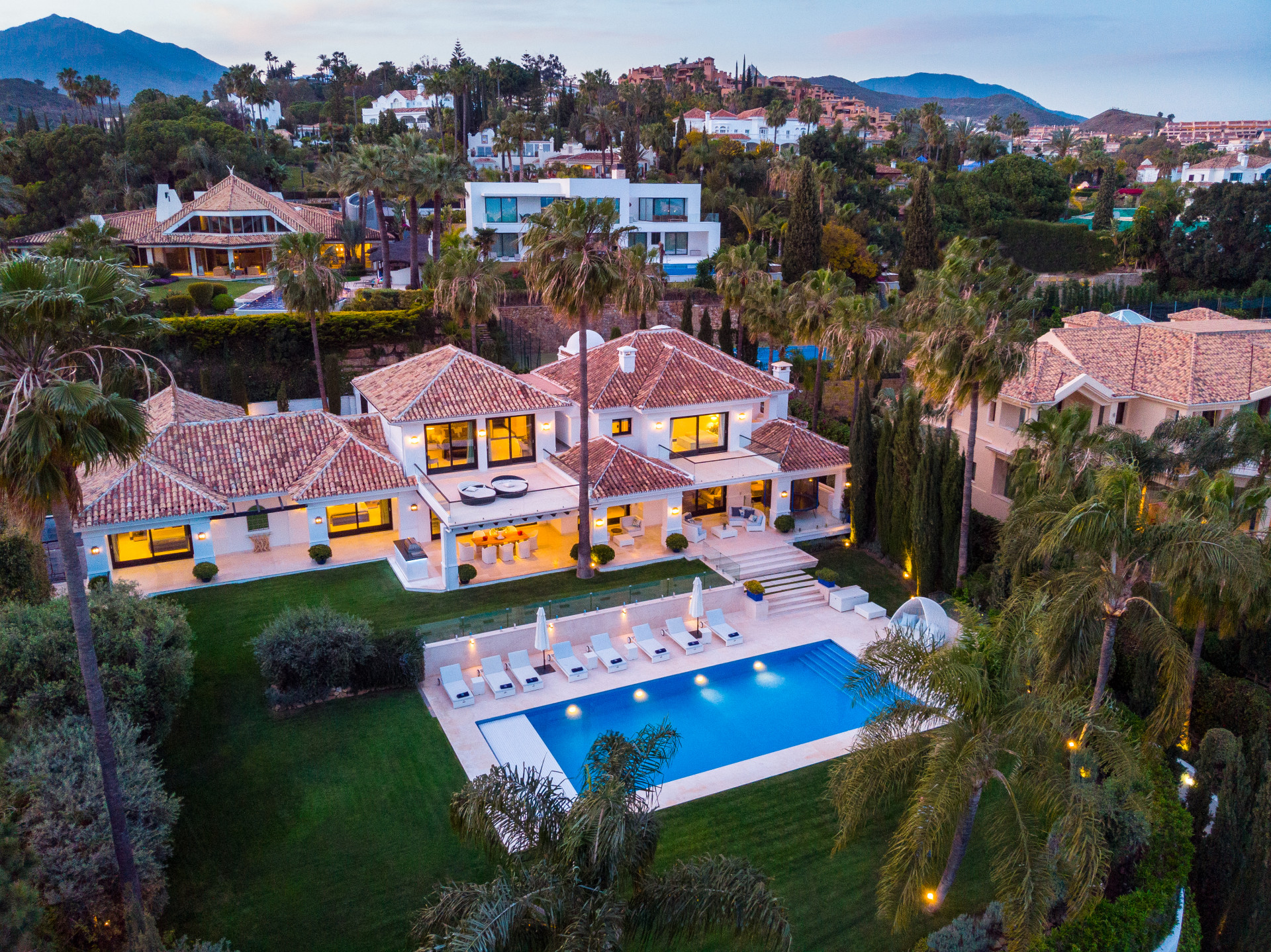 Totally refurbished modern andalusian style villa for sale in La Cerquilla - Nueva Andalucia