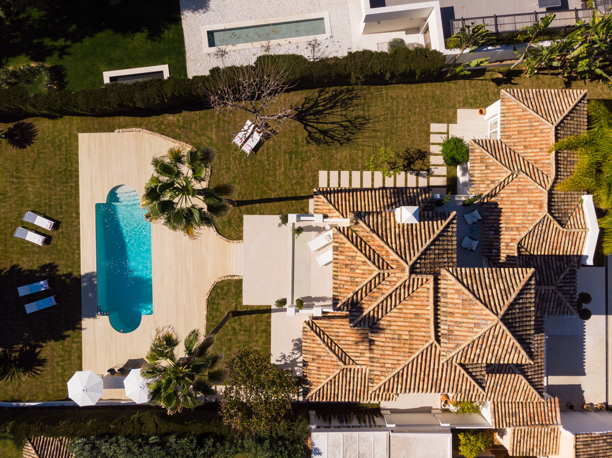 A beautifully renovated frontline golf luxury villa for sale in La Cerquilla - Nueva Andalucía – Marbella
