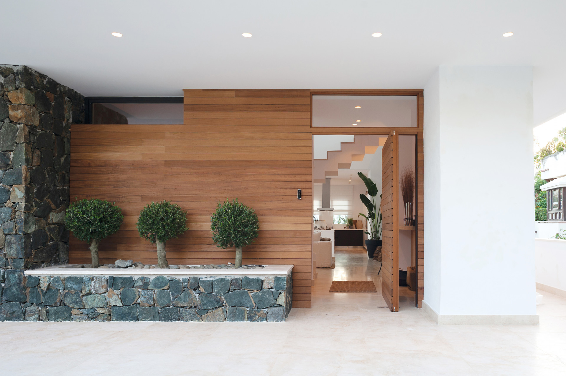 Recently built contemporary villa for sale in Nueva Andalucia – Marbella