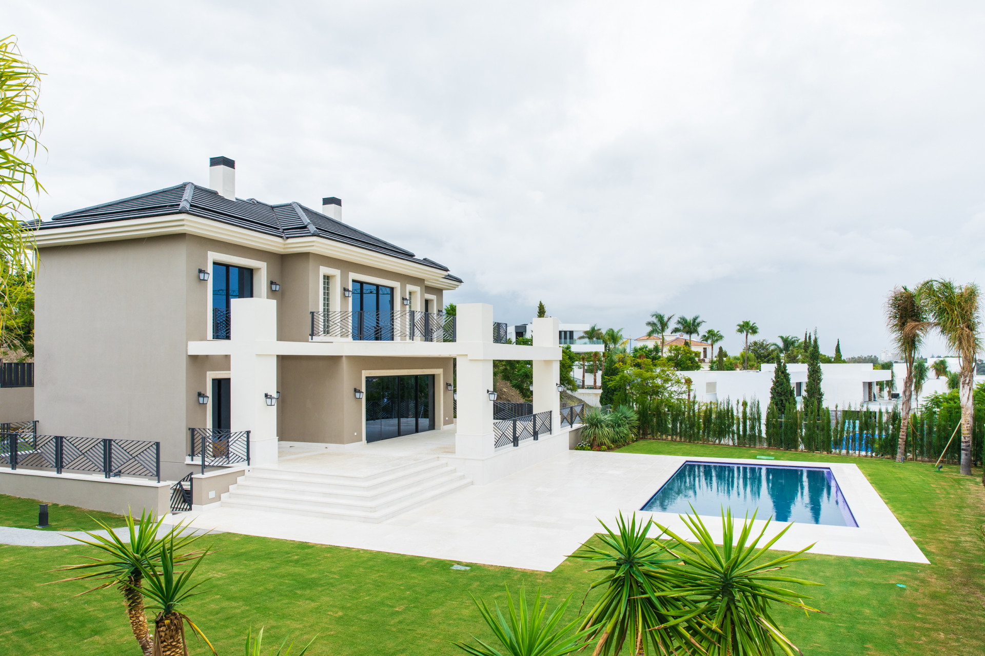 Luxury modern villa for sale in Flamingos Golf - New Golden Mile