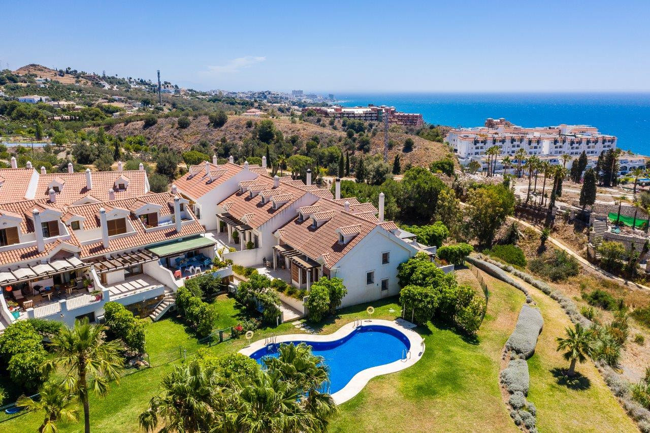 Andalusian style townhouses for sale in Reserva del Higuerón - Fuengirola