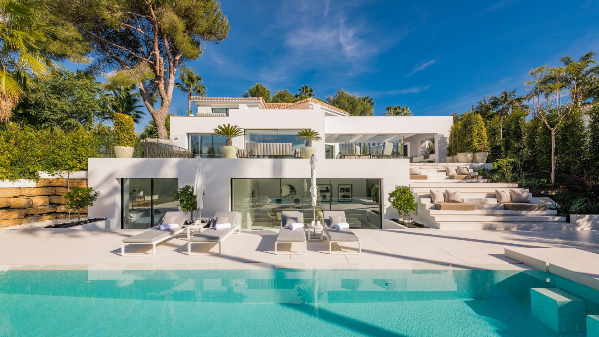 villa moderna independiente de lujo en venta - Nueva Andalucía - Marbella