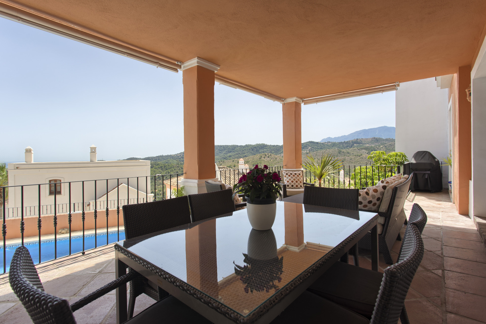 Charming Andalusian styled townhouse for sale in Montemayor – Benahavis