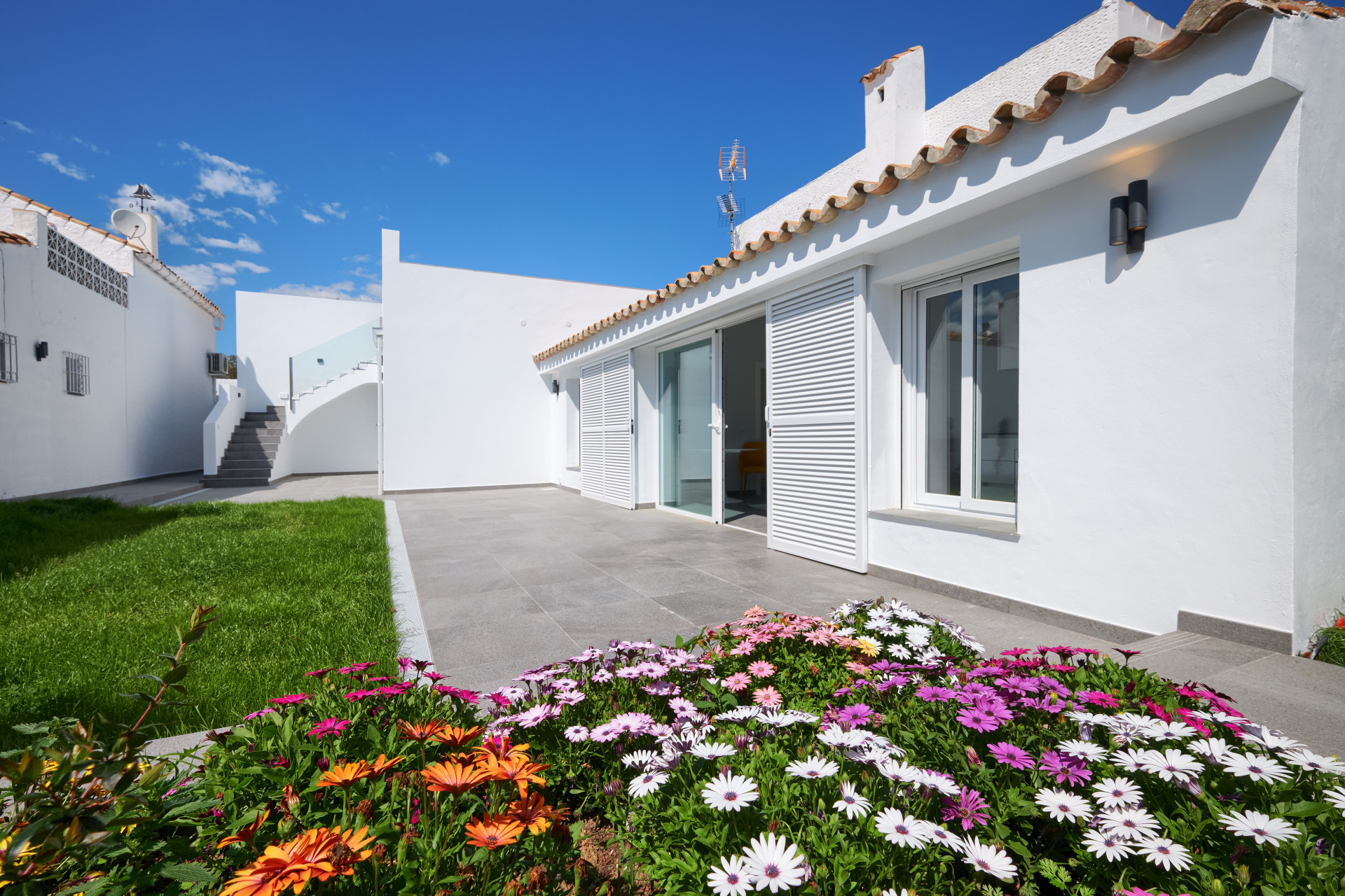 Fully renovated townhouses for sale in Puerto Romano – Estepona