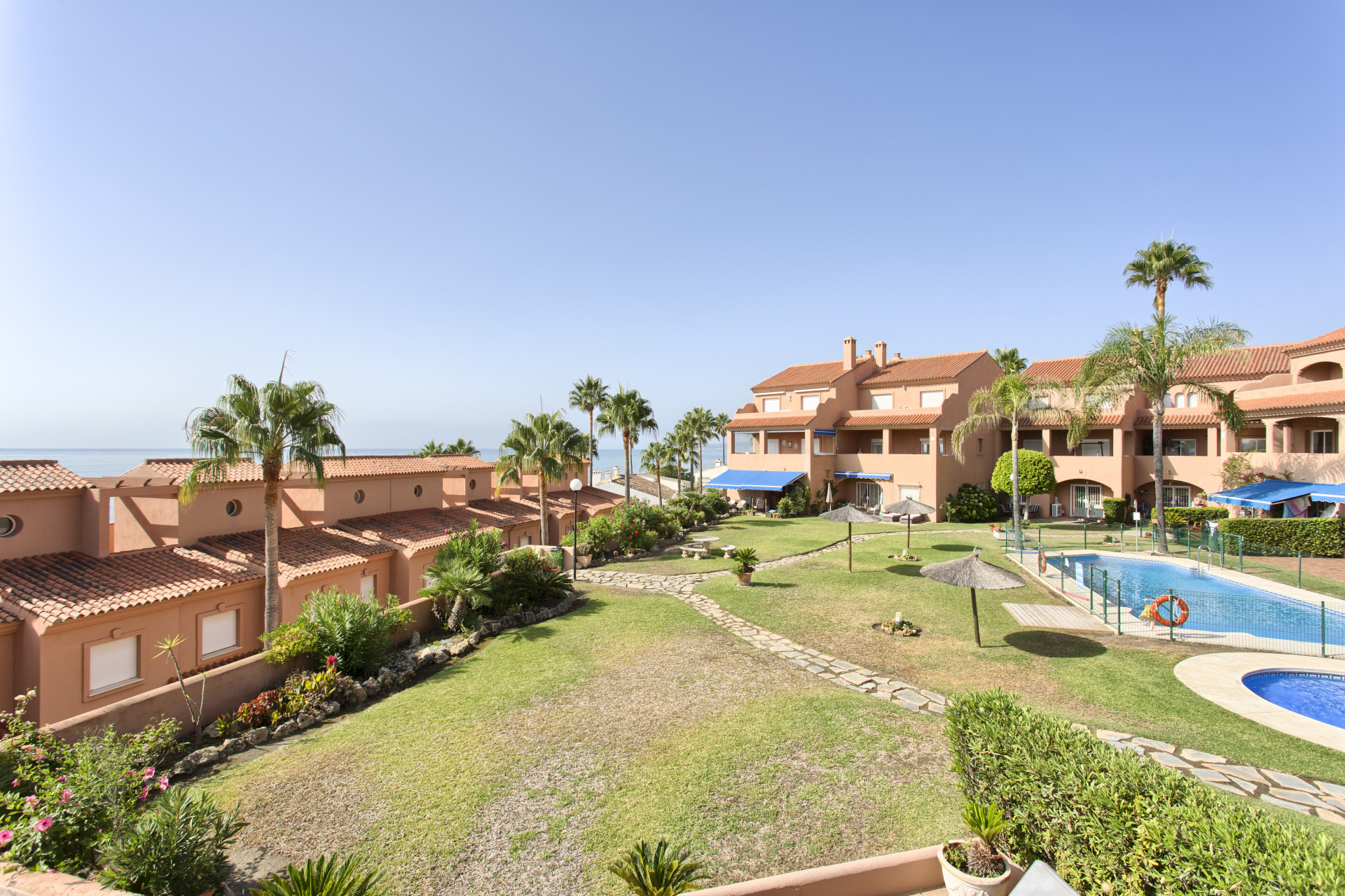 Front line beach duplex penthouse for sale in La Gaspara - Estepona West
