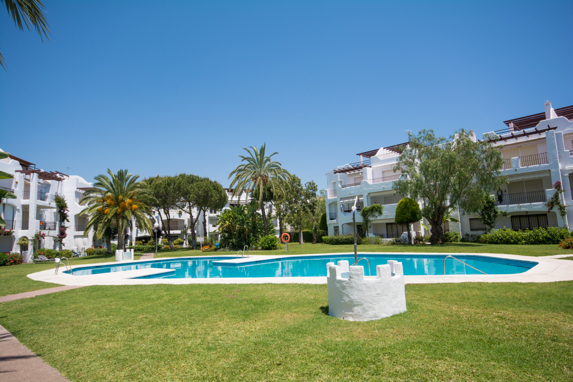 Fully renovated top floor beachside apartment for sale on the New Golden Mile – Estepona