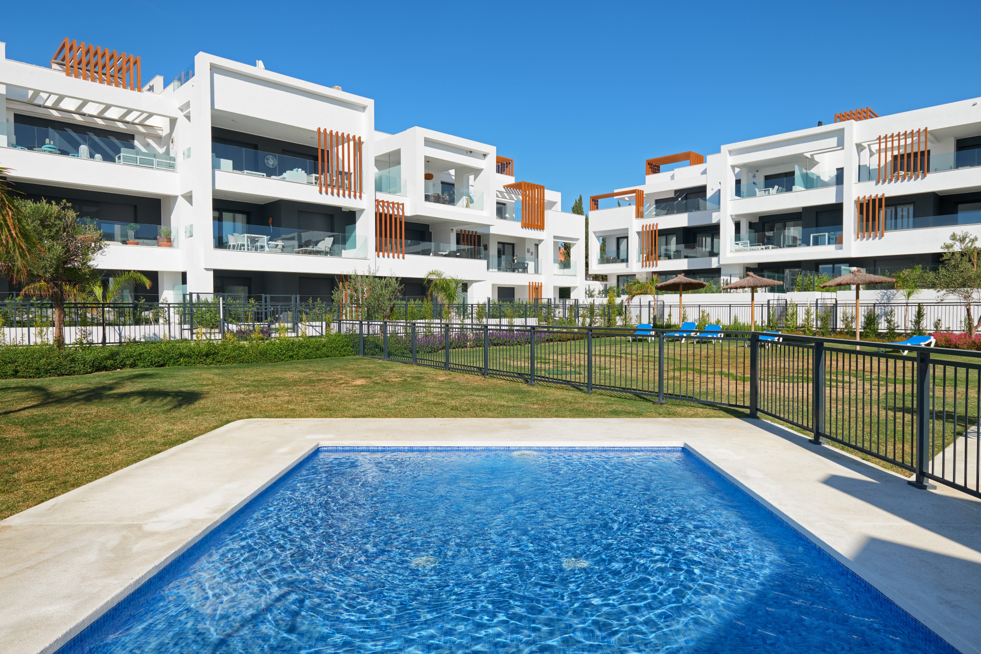 Contemporary apartment for sale in Cancelada - New Golden Mile