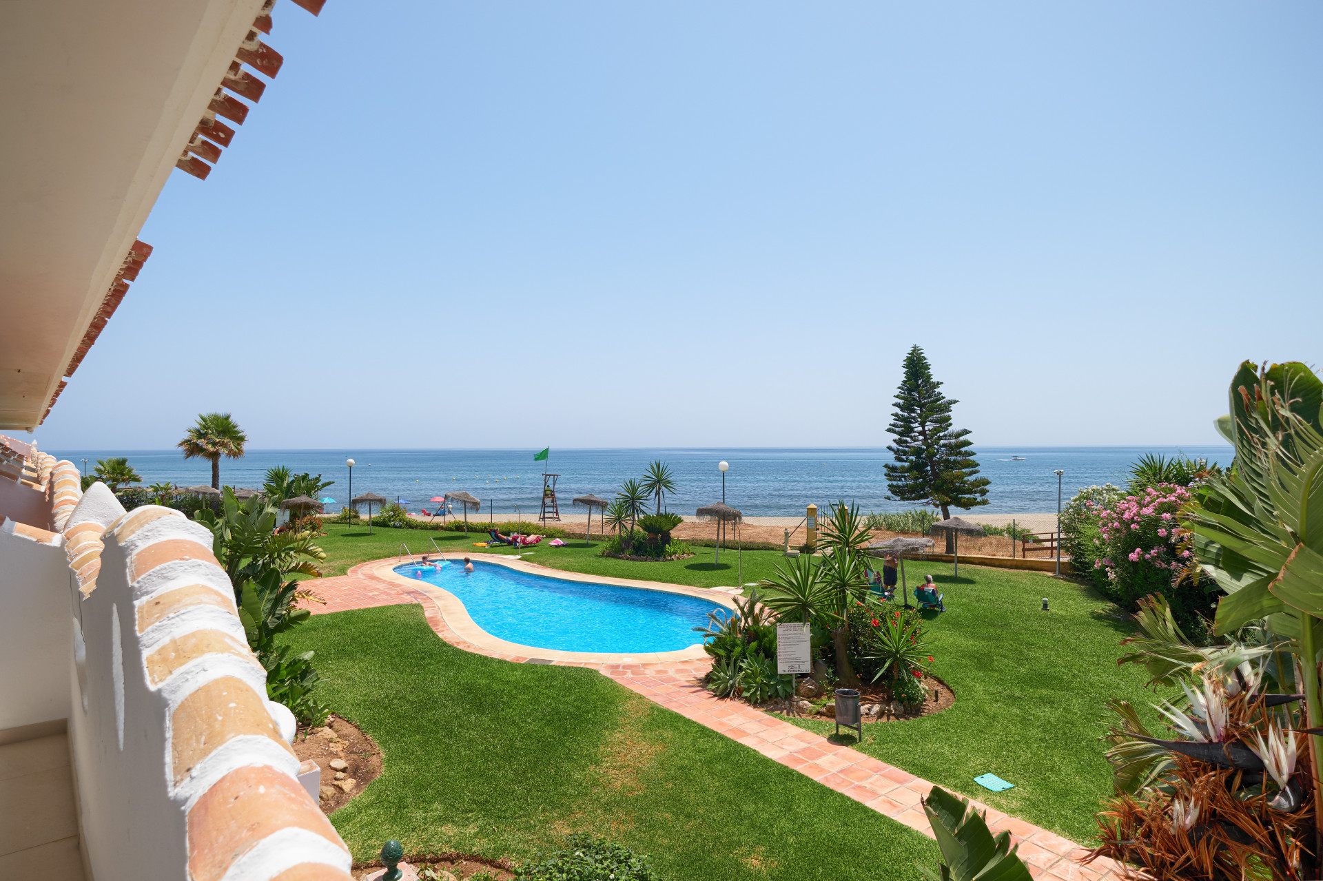 Fully refurbished first line beach apartment for sale in Calahonda - Mijas Costa