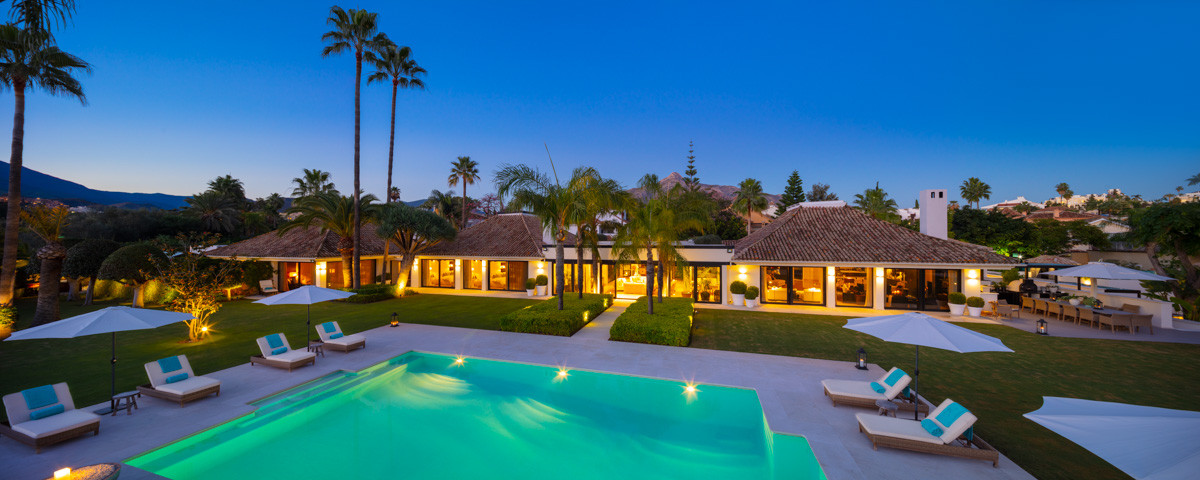 Exquisite resort style mansion in a gated community in Aloha - Nueva Andalucía.