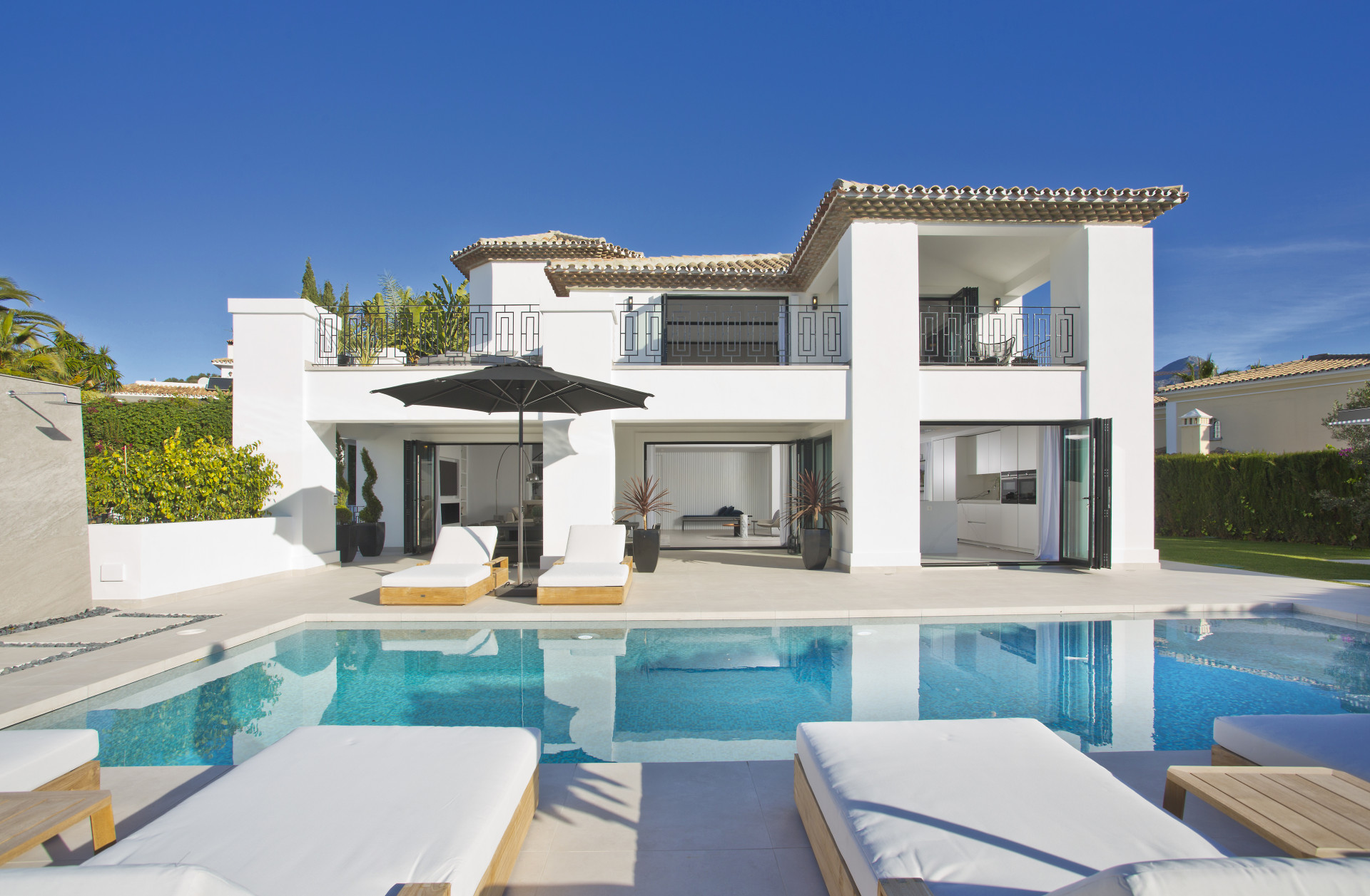 Villa de lujo de estilo moderno-andaluz en venta en Nueva Andalucía – Marbella