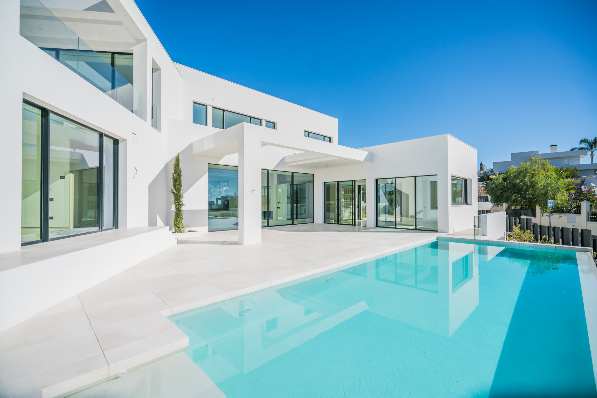 Nieuwe stijlvolle moderne villa te koop in Nueva Andalucía - Marbella