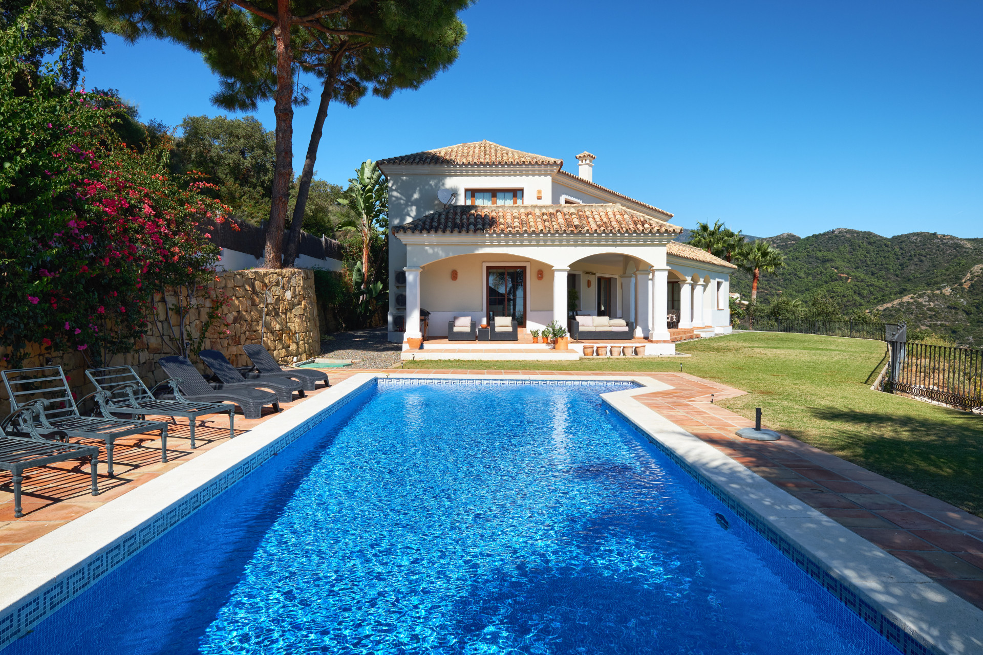 Charming classic detached villa for sale in Montemayor – Benahavis
