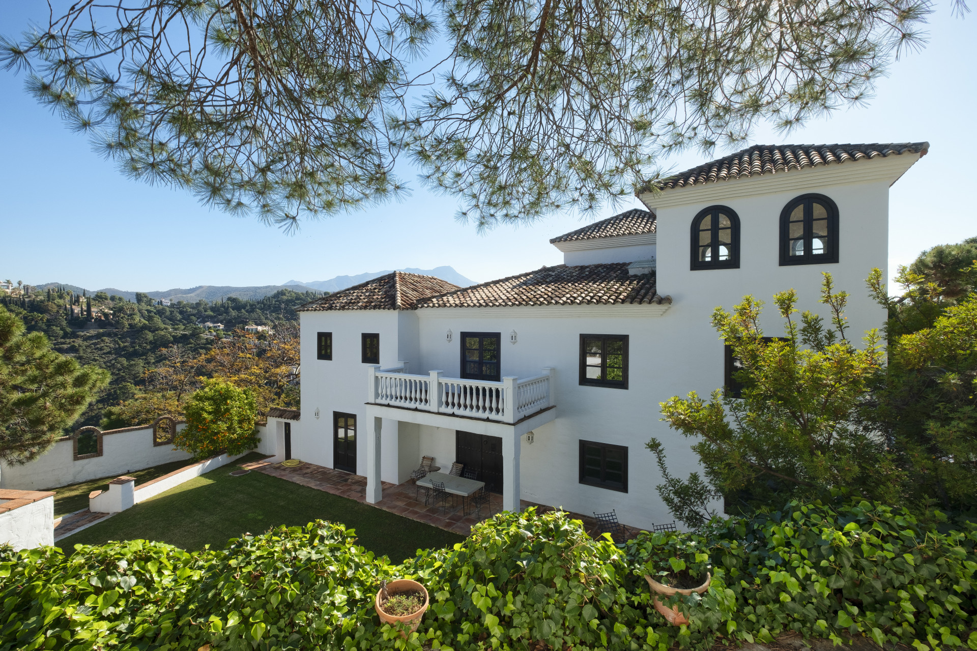 Classic villa for sale in El Madroñal - Benahavis – Marbella
