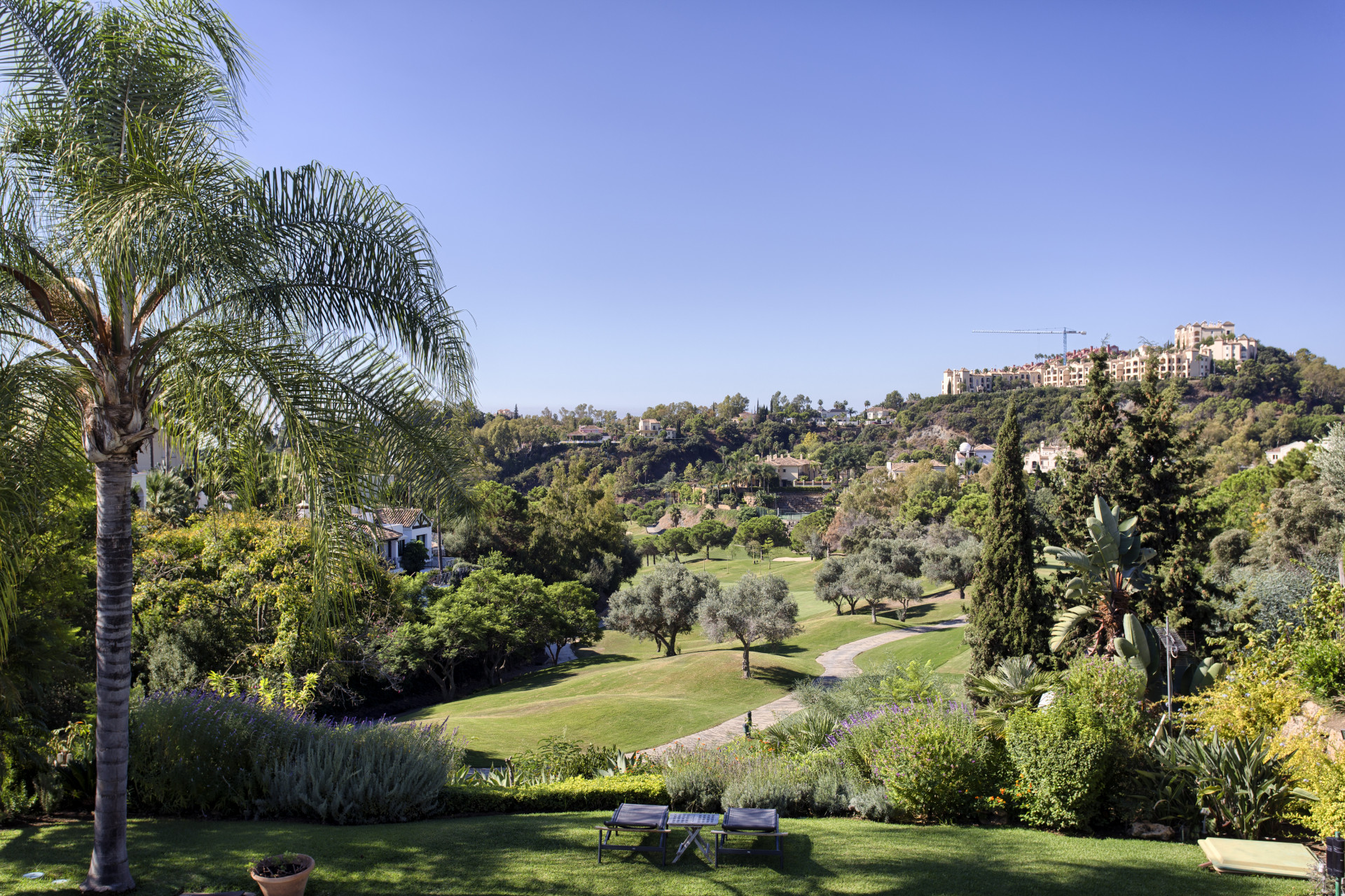 Front line golf villa for sale in La Quinta – Benahavis