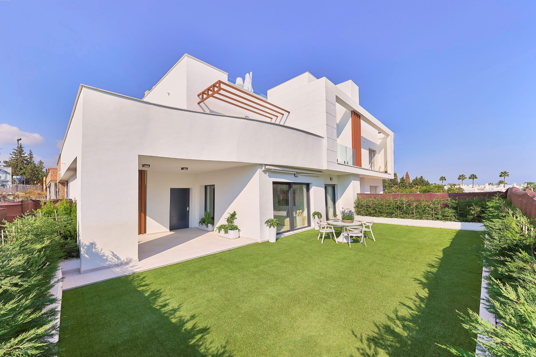 New development of contemporary townhouses in Cancelada - New Golden Mile