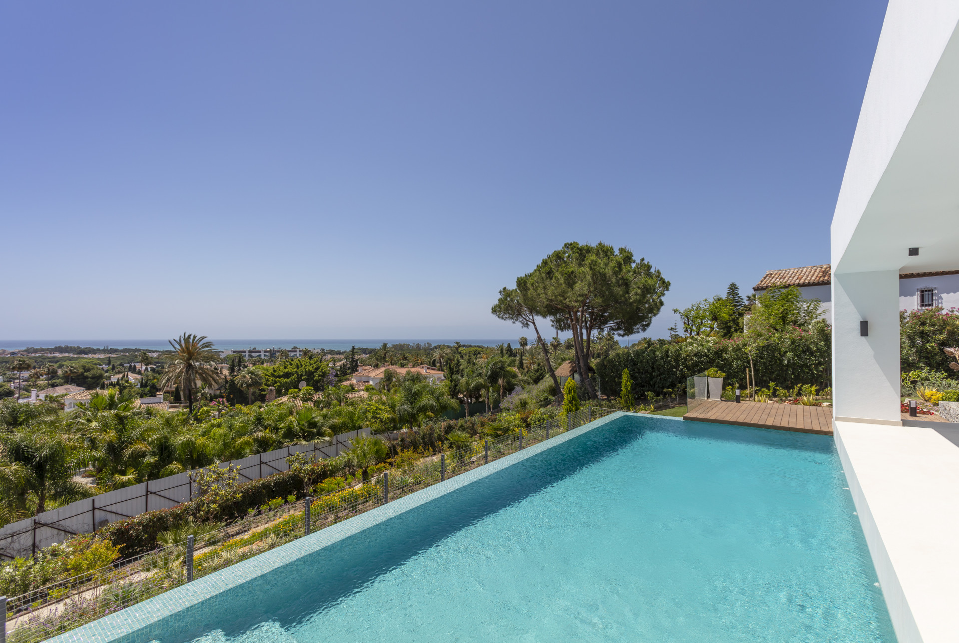 Stunning top quality modern villa for sale in El Paraiso Alto – Estepona
