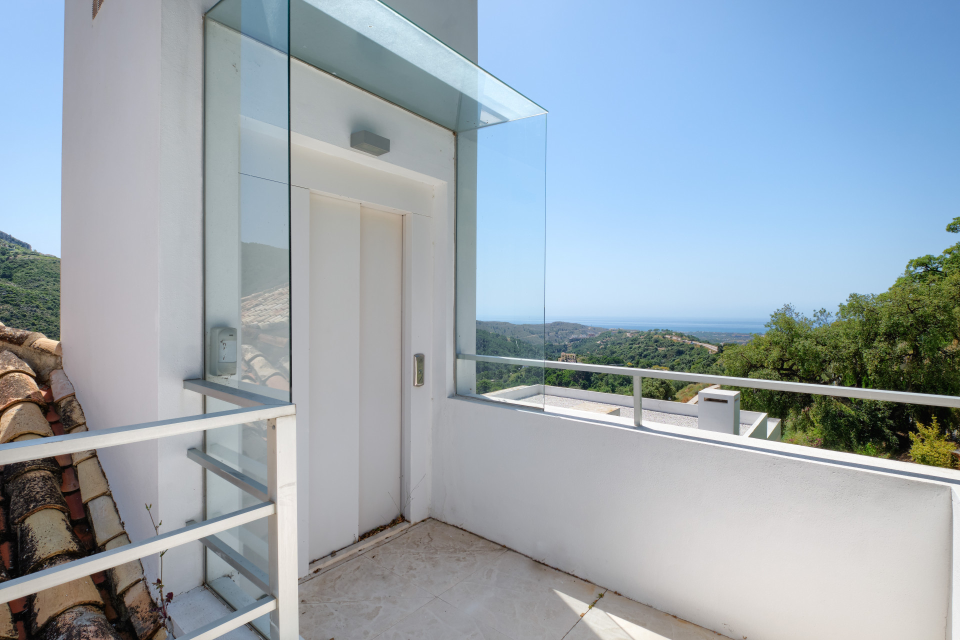 Modern style detached villa for sale in Montemayor – Benahavis