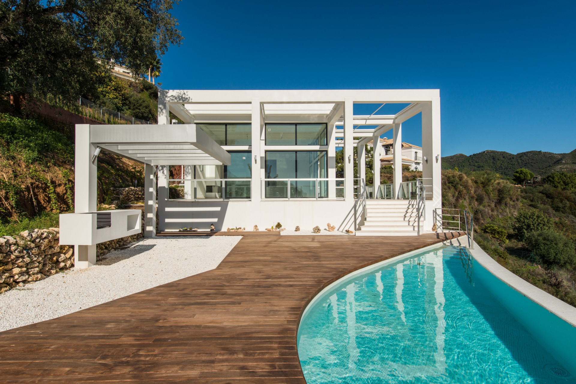 Villa contemporánea independiente de estilo moderno en venta en Montemayor - Benahavis