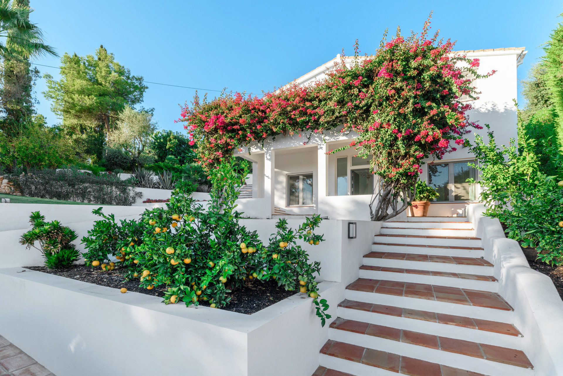 Elegant villa for sale in El Rosario – Marbella East