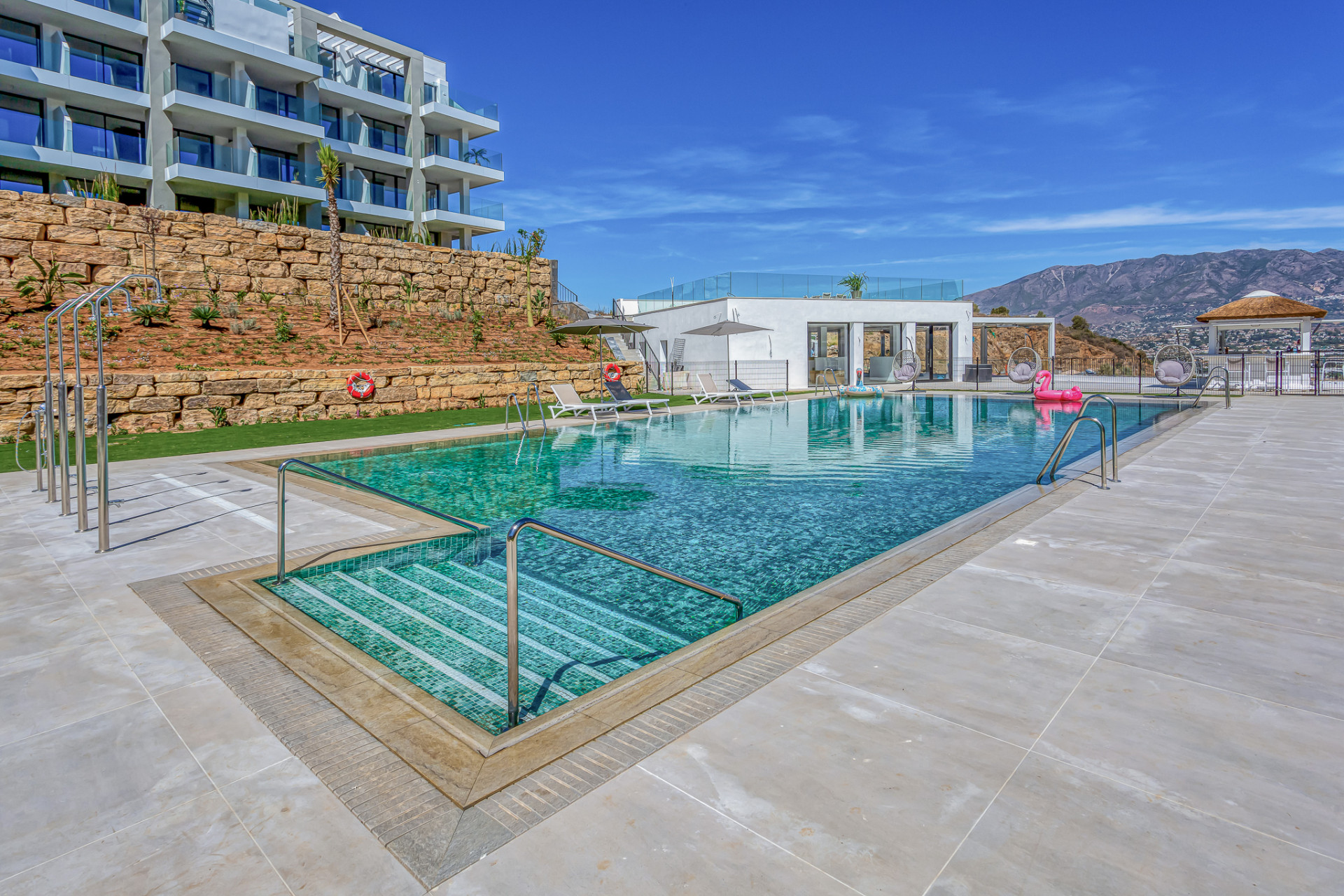 Complex of new and turnkey apartments in Cerros del Aguila, Meas Costa