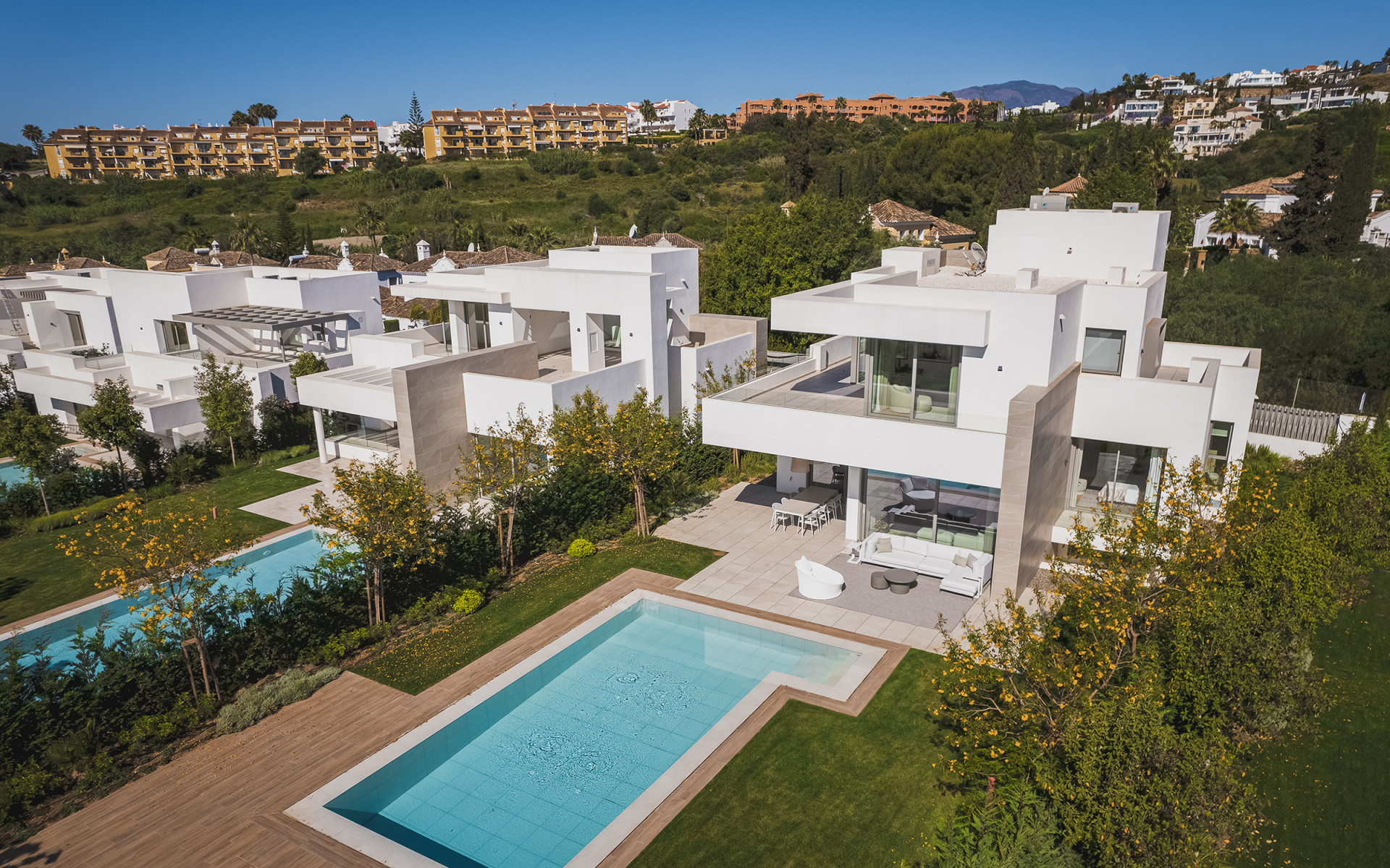 Stunning top quality modern complex of villas for sale in El Paraiso Alto – Estepona