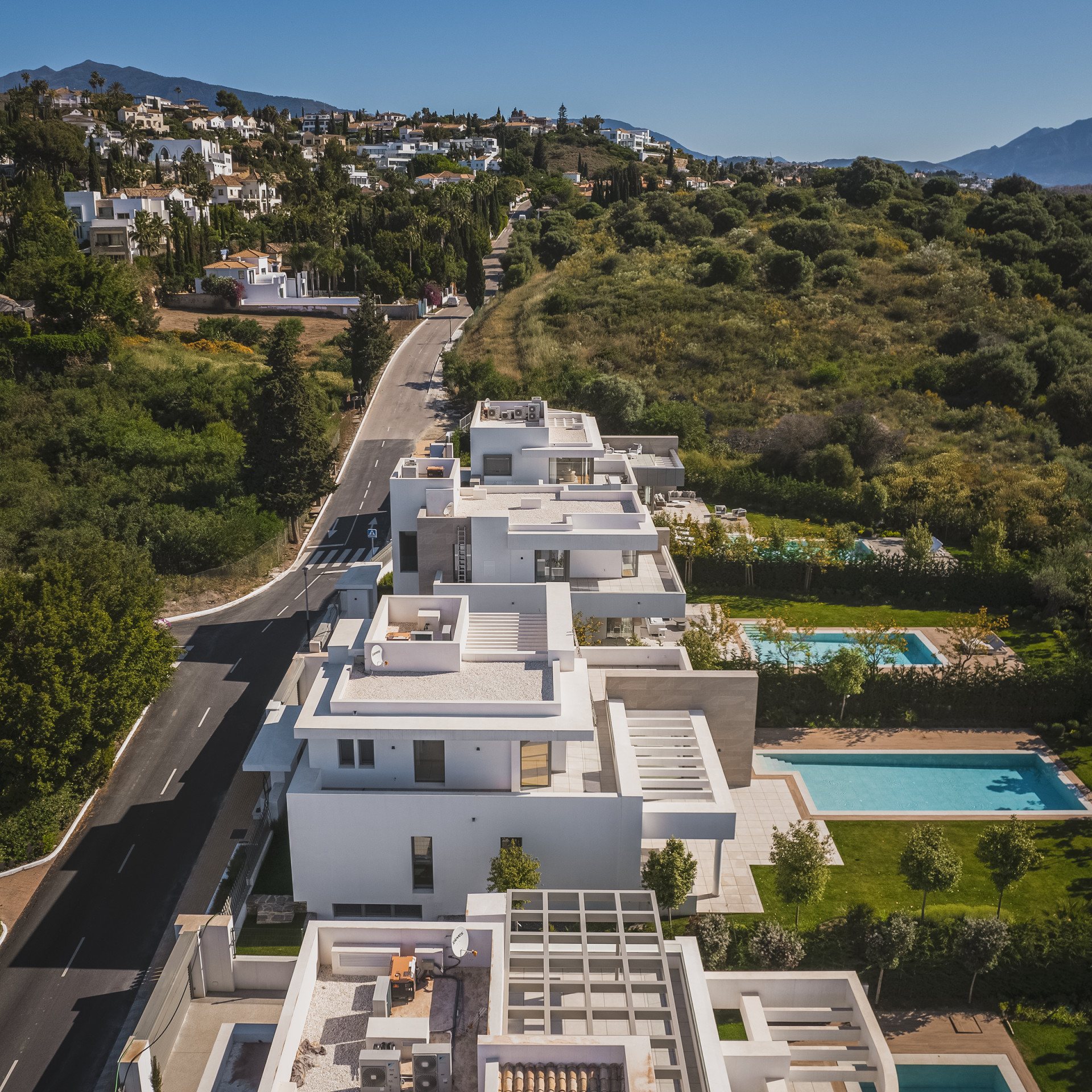 Stunning top quality modern complex of villas for sale in El Paraiso Alto – Estepona